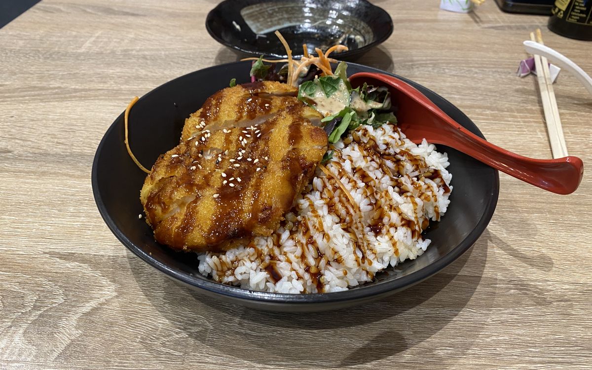 辛味だれの背脂にんにく豚チャーハンが2026年7月28日発売｜価格・カロリー・販売地域まとめ（写真はイメージ）